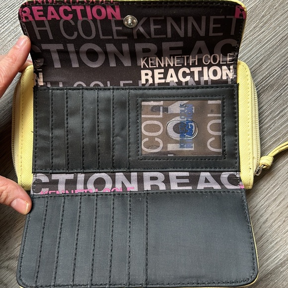 Pastel yellow Kenneth Cole wallet - Picture 2 of 6